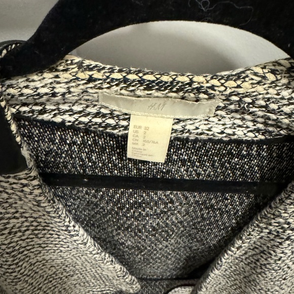 H&M cropped blazer US size 2 - Picture 3 of 3